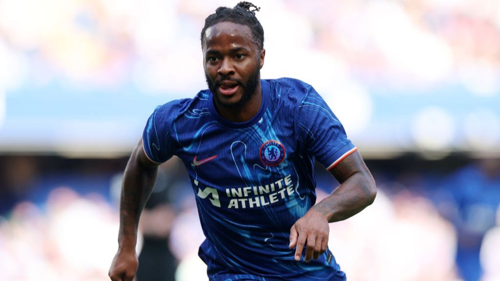 “It doesn’t strike me as an essential signing for Manchester United” : Gary Neville was skeptical over Manchester United’s pursuit of Raheem Sterling